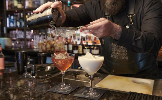 cocktail-strain-over-clear-ice